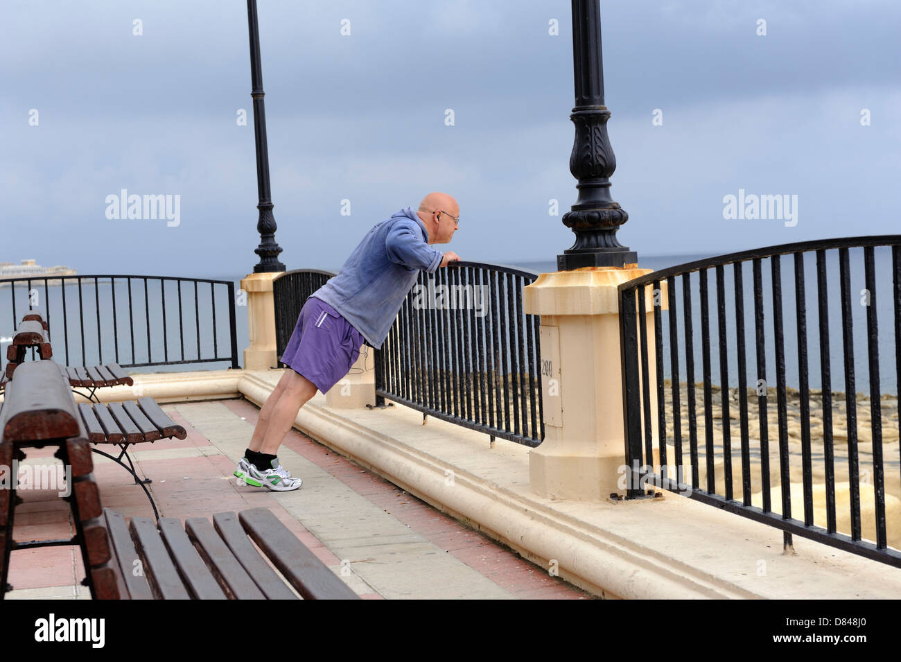 Exerce à la promenade de Sliema, Malte Banque D'Images