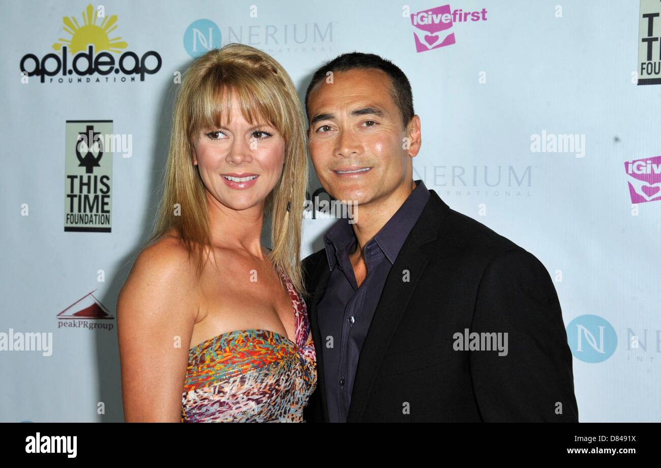 Los Angeles, USA. 18 mai, 2013. Mark Dacascos, femme au niveau des arrivées internationales de NERIUM présente le temps d'espérer, le Gala Beverly Wilshire Hotel, Los Angeles, CA, 18 mai 2013. Photo par : Dee Cercone/Everett Collection/Alamy Live News Banque D'Images