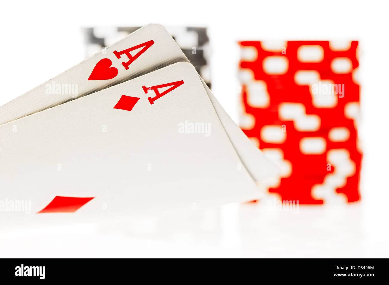 Paire d'as et des jetons de poker Banque D'Images