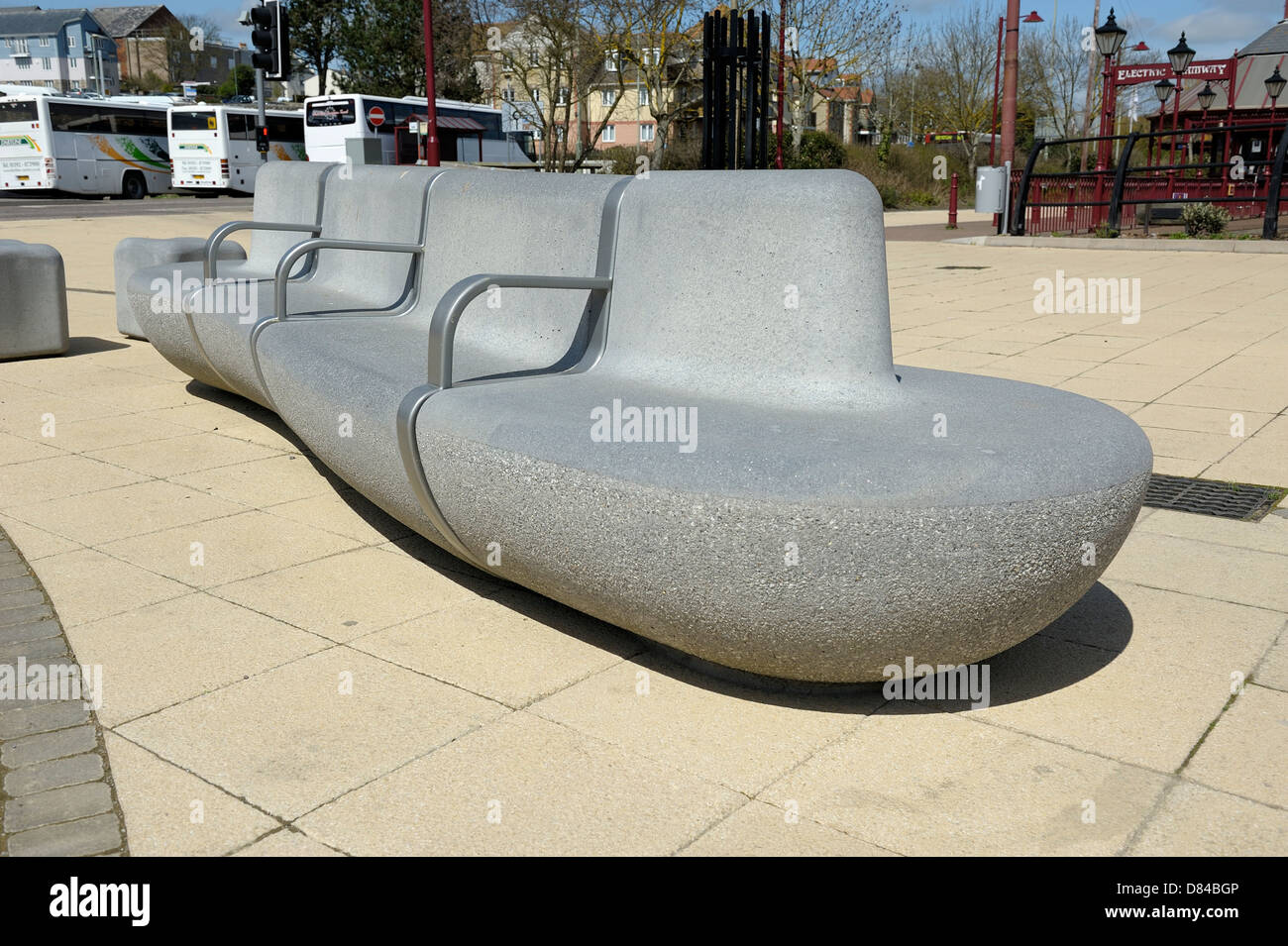 Banc en béton moulé street england uk Banque D'Images