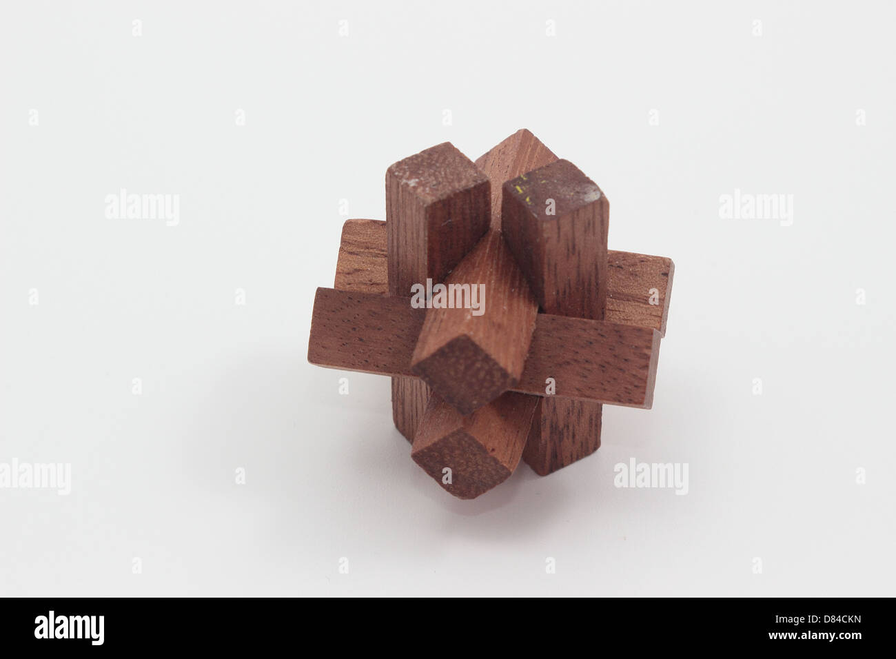 Puzzle en bois 3D isolated on white Banque D'Images
