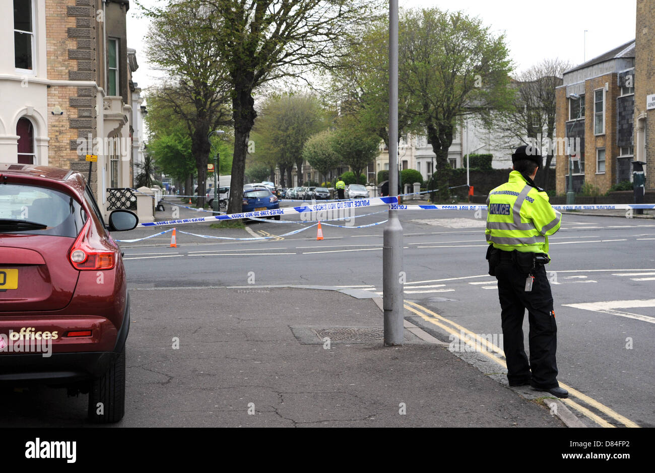 Hove Sussex UK 19 mai 2013 - La police sur les lieux d'un meurtre lorsqu'un homme a été abattu à Hove Banque D'Images