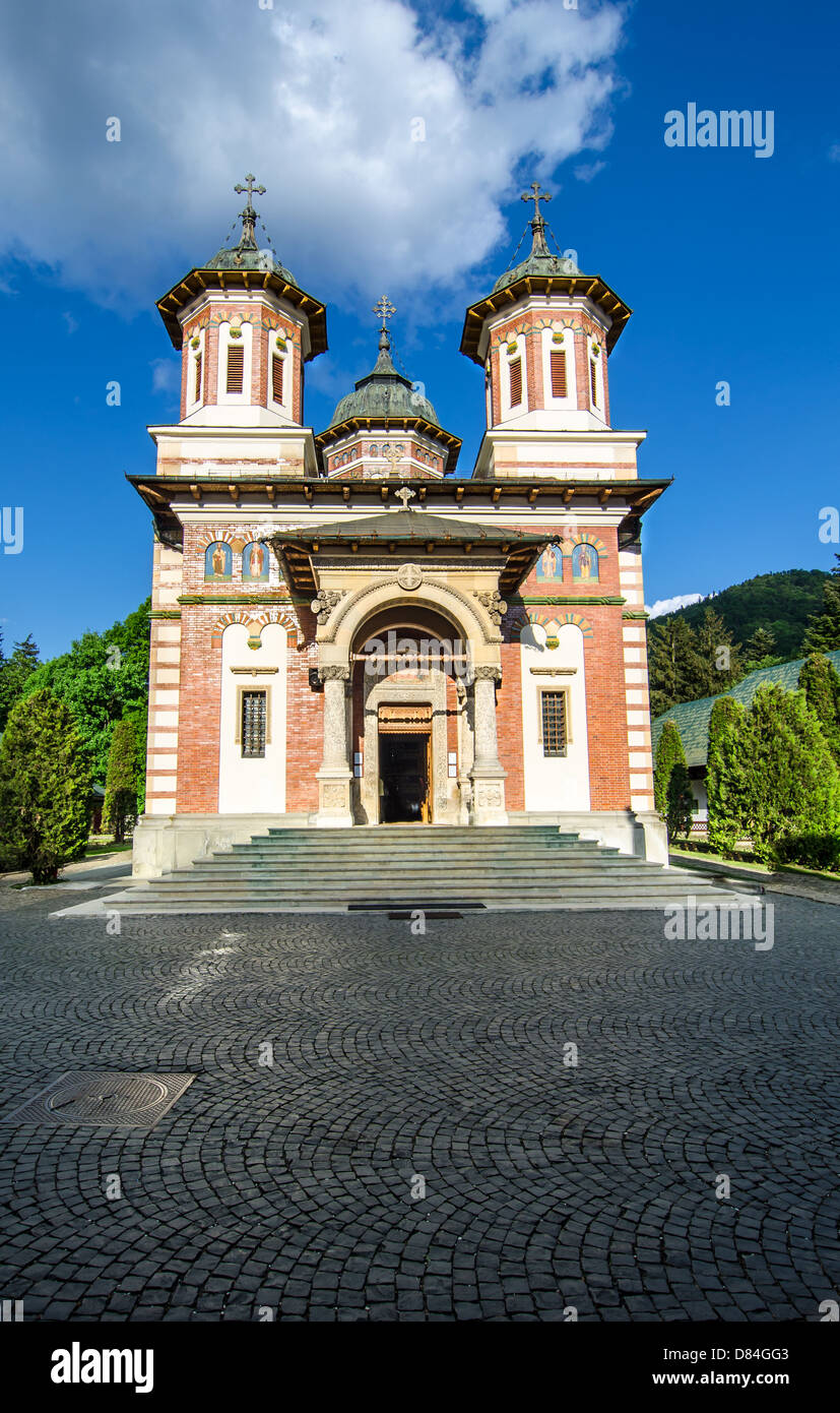 Le monastère de Sinaia a été fondée en 1695, dans la Vallée de Prahova et nommé d'après le grand monastère du Sinaï, sur le mont Sinaï. Banque D'Images