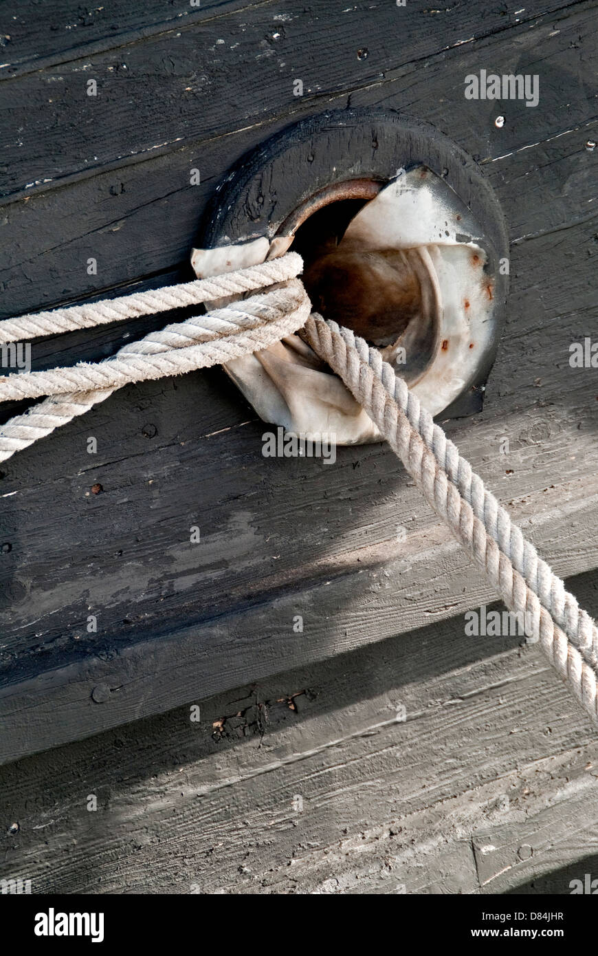Escoben y cuerdas de maison - Trou et cordes Banque D'Images