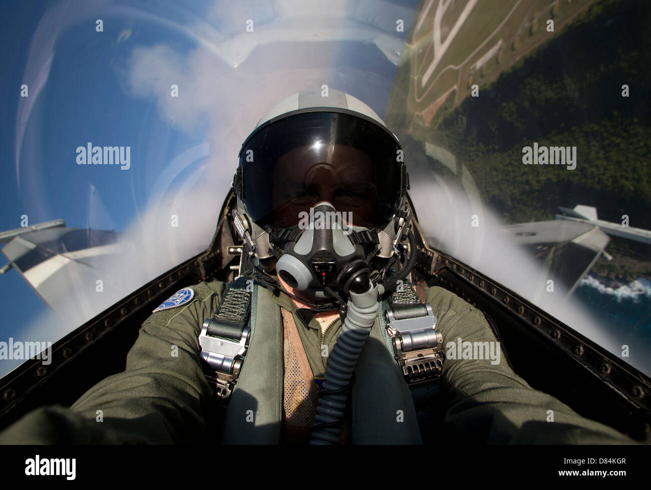 Vue depuis le cockpit d'un F-16 Block 30 G tirant's. Banque D'Images