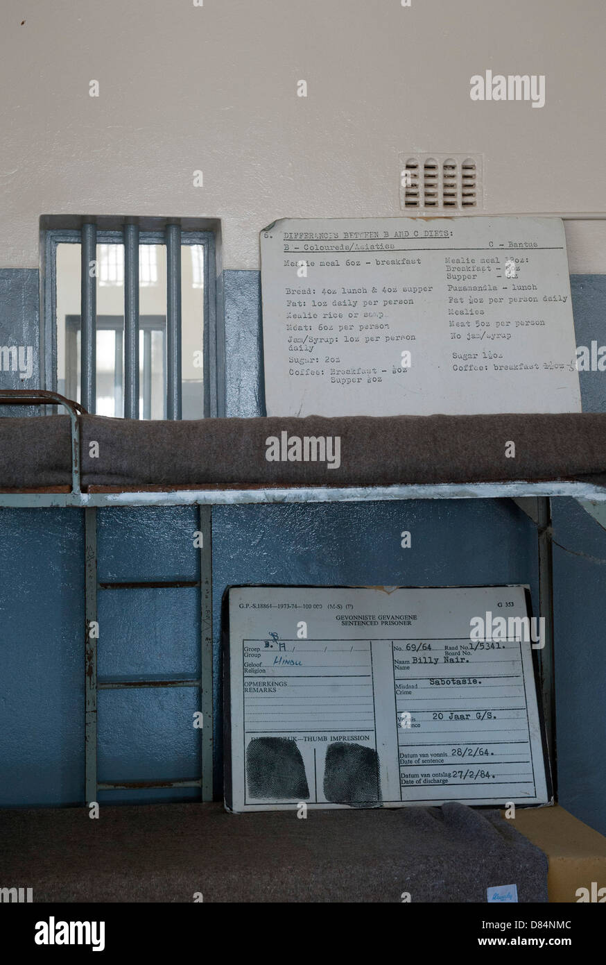 À l'intérieur de la prison de Robben Island, Cape Town, Afrique du Sud. Les signes montrent les différentes indemnités de repas pour les prisonniers. Banque D'Images