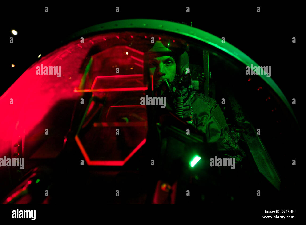 Une séance pilote de l'US Air Force à l'intérieur du cockpit d'un McDonnell Douglas F-15C'aéronef. Banque D'Images