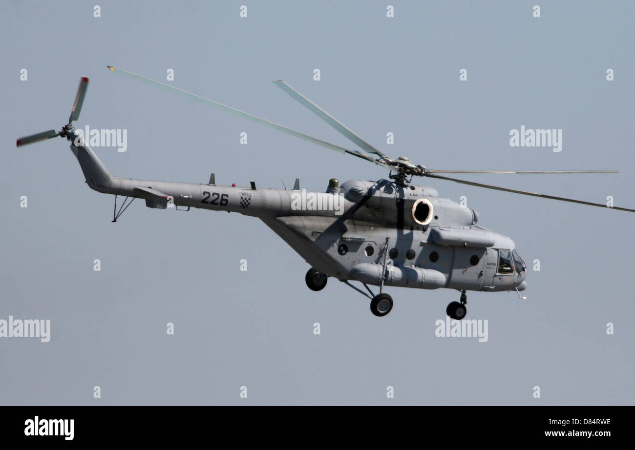 Un hélicoptère Mil Mi-17 en vol au dessus de l'Allemagne. Banque D'Images