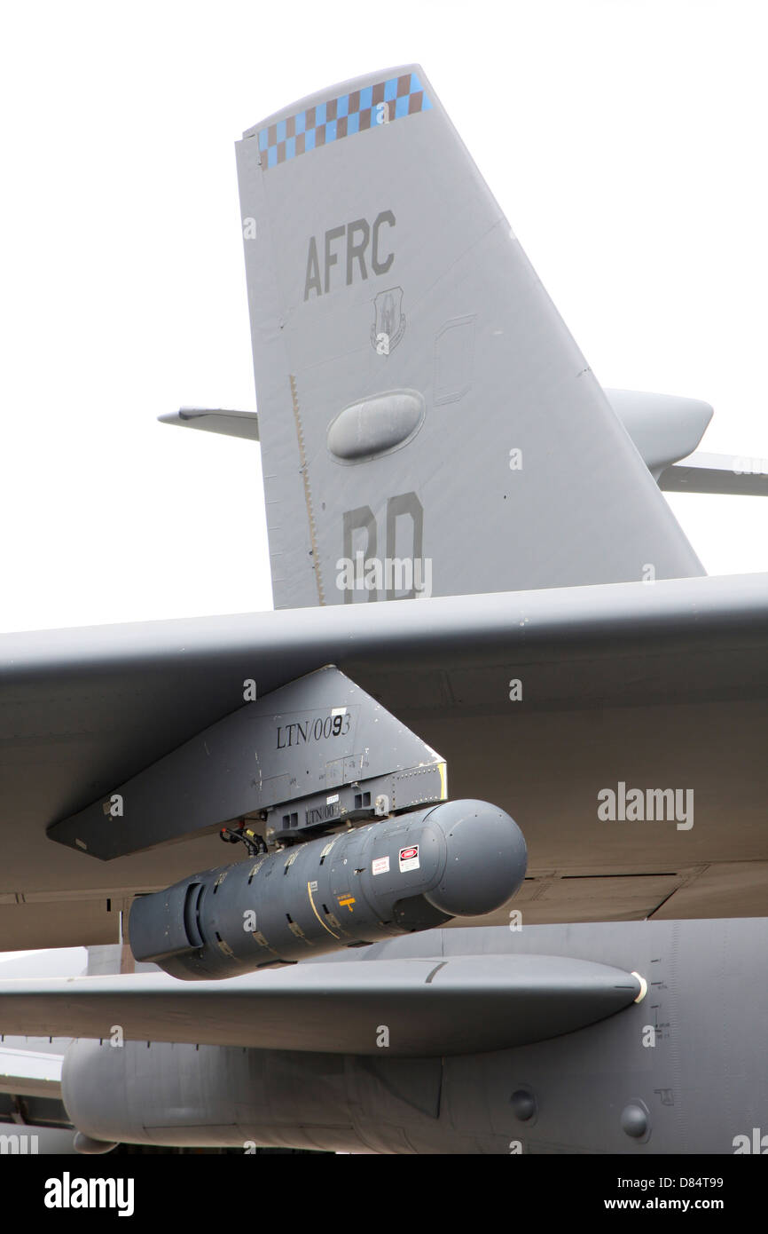 Gros plan d'un AN/AAQ-28(V) LITENING ciblage sur un B-52H Stratofortress de la Réserve aérienne. Banque D'Images
