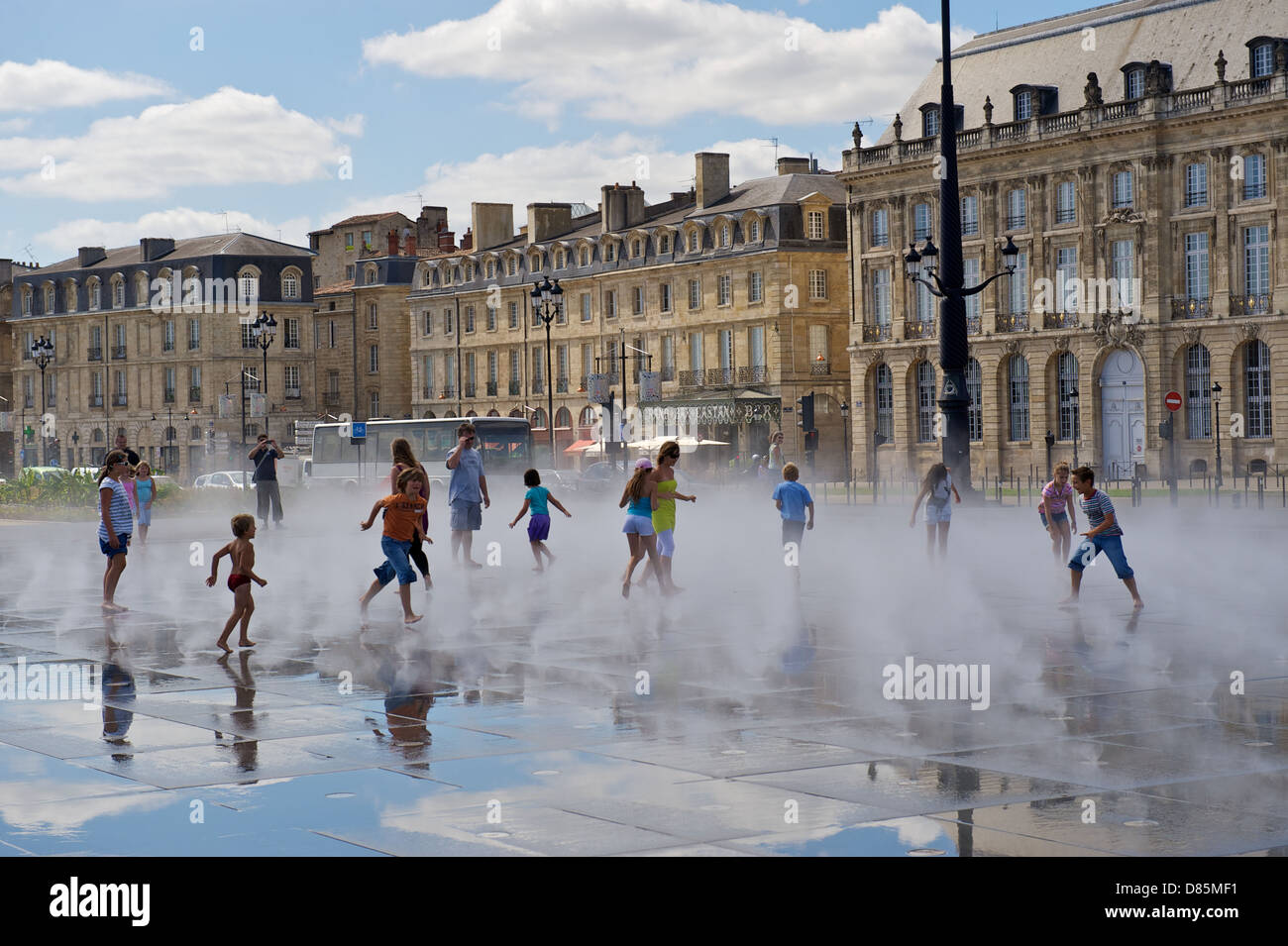 Place de la Bourse sur les quais de Bordeaux, France Banque D'Images