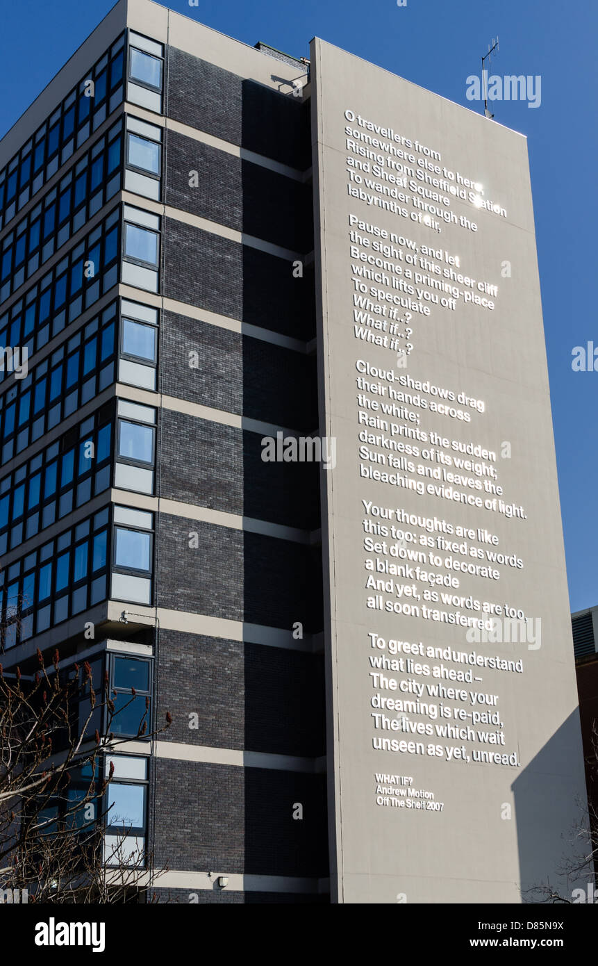 Mots à ce que si par Andrew Motion sur le côté d'un bâtiment à l'Université Sheffield Hallam Banque D'Images