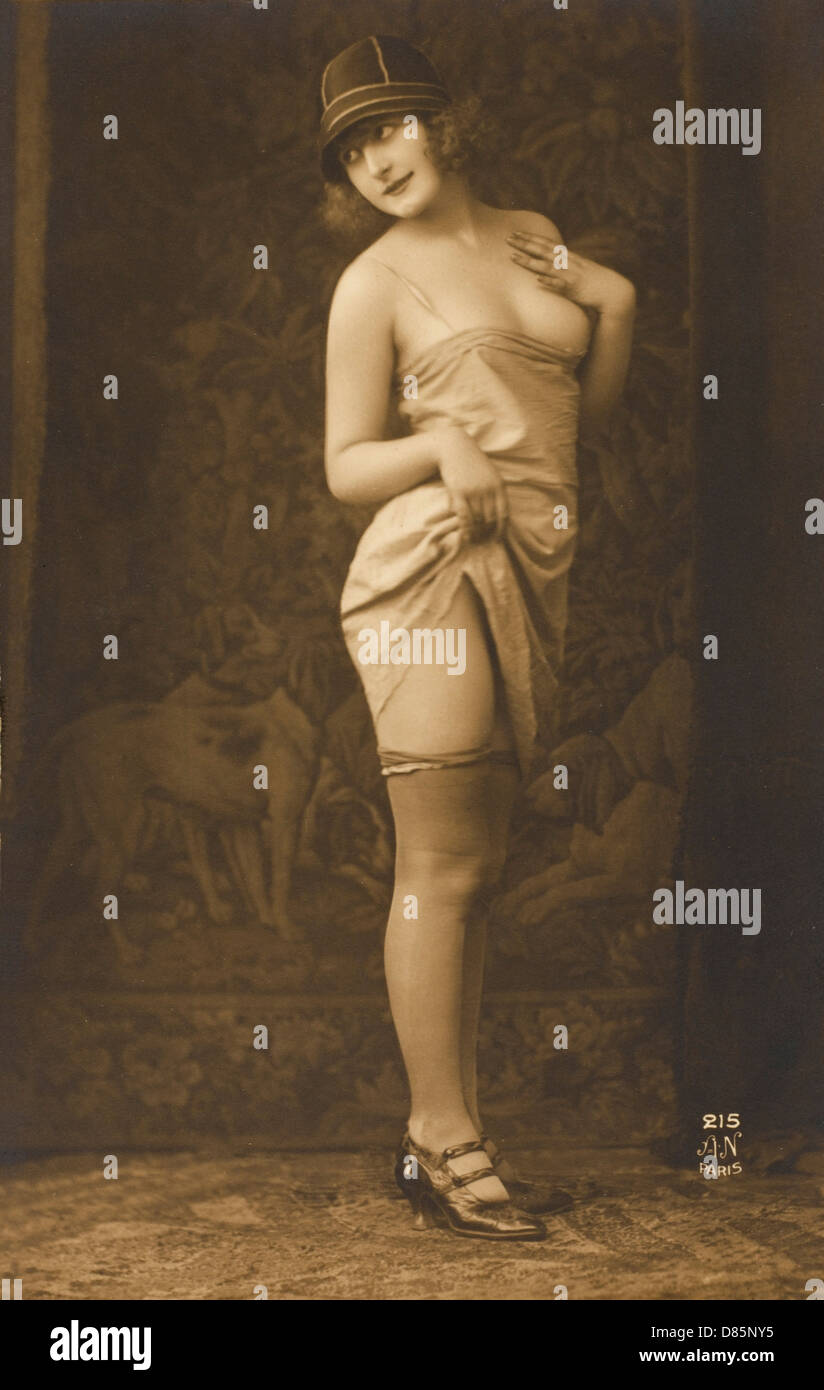 FEMME EN JUPONS 1920 Banque D'Images