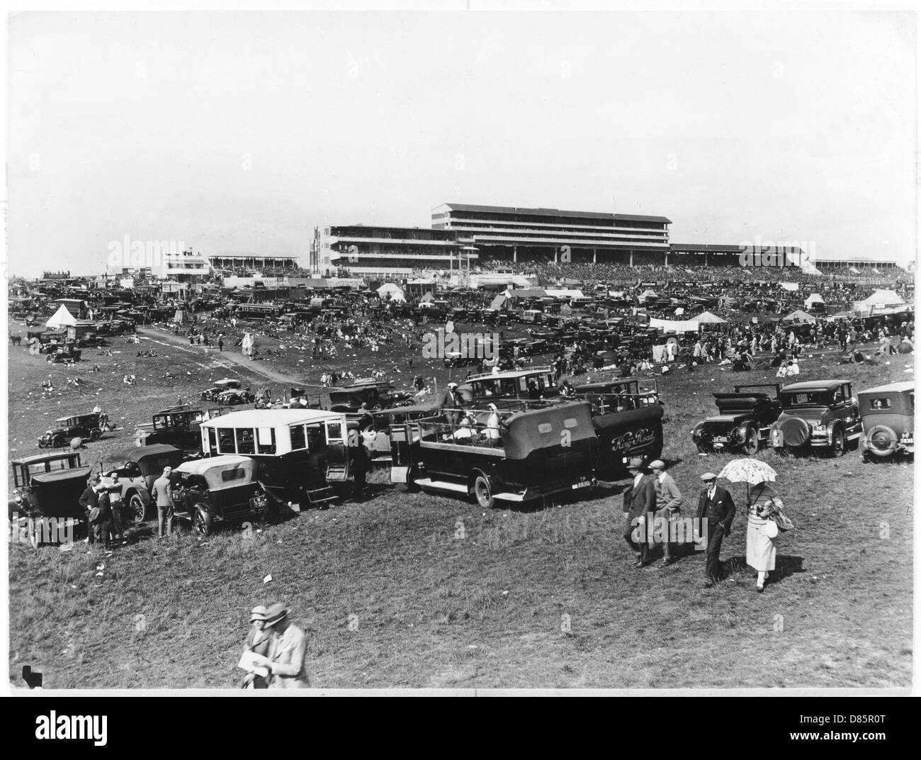 Racegoers le jour de Derby Banque D'Images