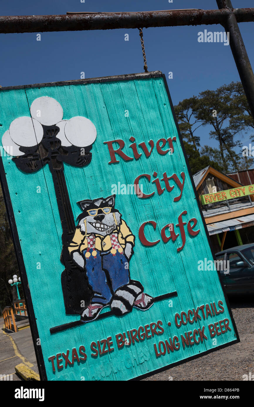 River City Cafe signe sur le bord de l'Autoroute, Mickey Spillane Pawleys Island, SC, États-Unis d'Amérique Banque D'Images