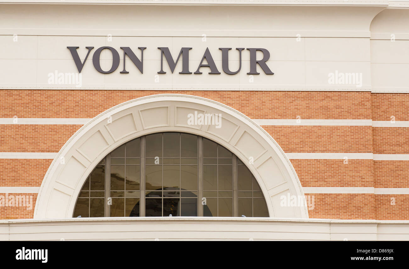 Nouveau Von Maur magasin avec fenêtre palladium Banque D'Images