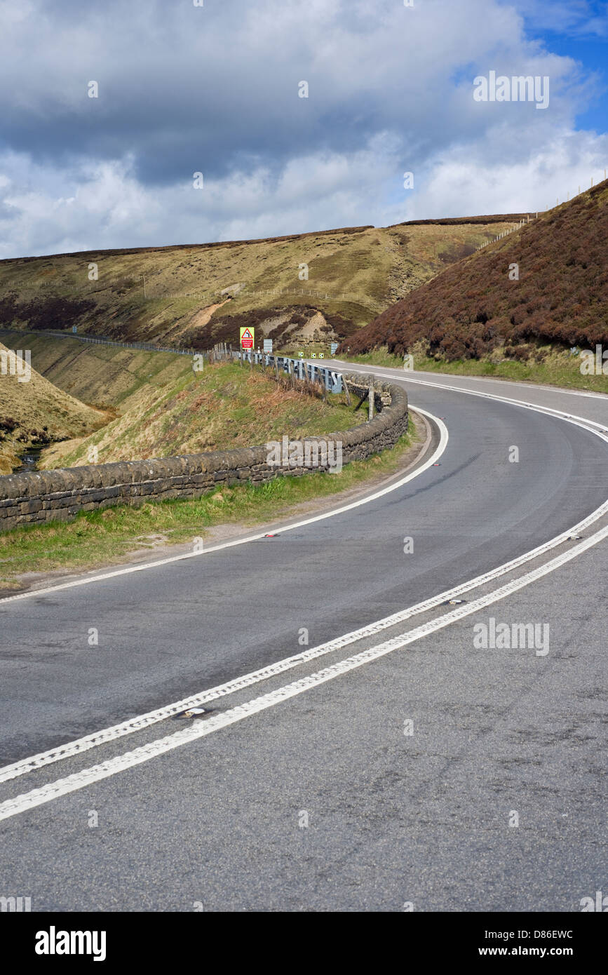 Le Serpent A57 passer dans le Derbyshire, Angleterre, RU Banque D'Images Le Serpent A57 passer dans le Derbyshire, Angleterre, RU Banque D'Images
