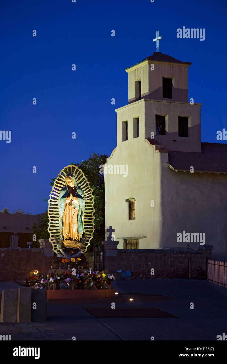 Santuario de Église Guadalupe (1781) et de la sculpture, Santa Fe, Nouveau Mexique USA Banque D'Images