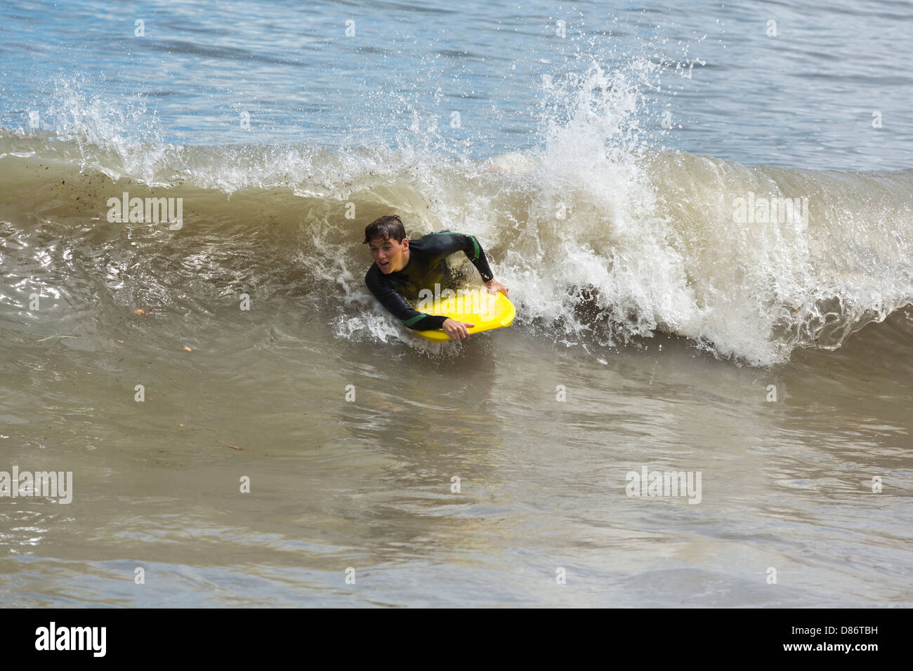 Adolescent Bodyboard (Surf) sur le Palm Beach Pittwater Shore Break New South Wales Australie Banque D'Images