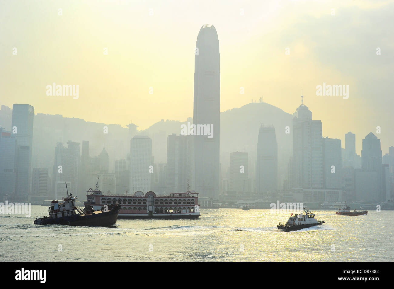 Beaucoup de bateaux en face de l'île de Hong Kong Banque D'Images