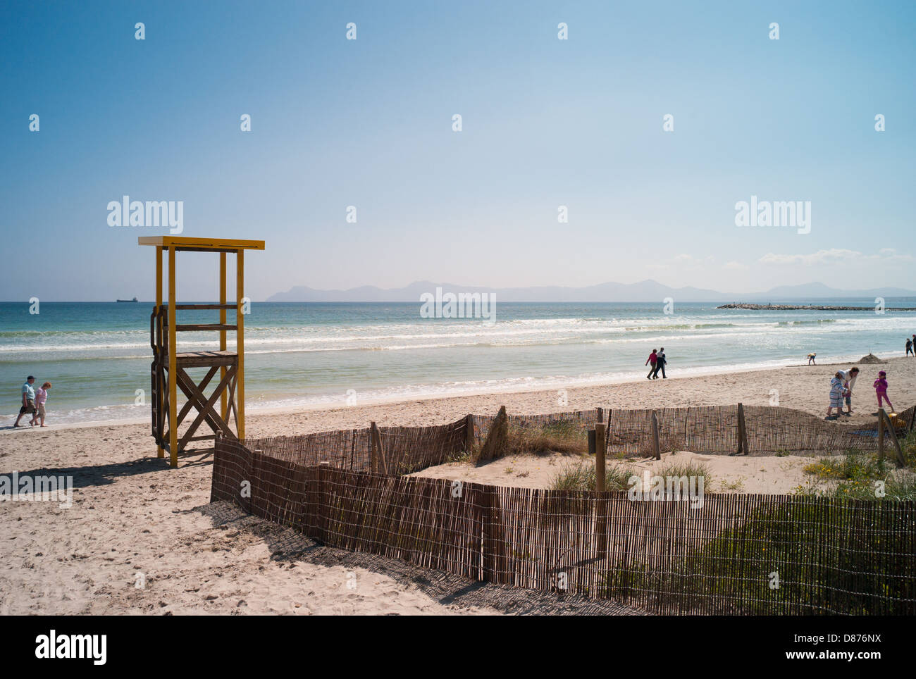 Vue sur la plage ensoleillée Mallorca Espagne Banque D'Images