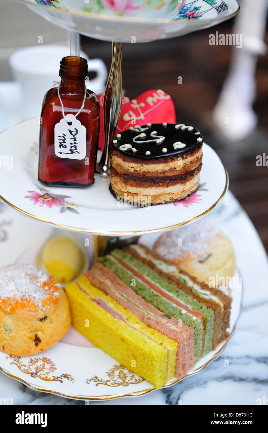 Mad Hatter's Afternoon Tea au Sanderson Hotel, Londres, Angleterre, RU Banque D'Images