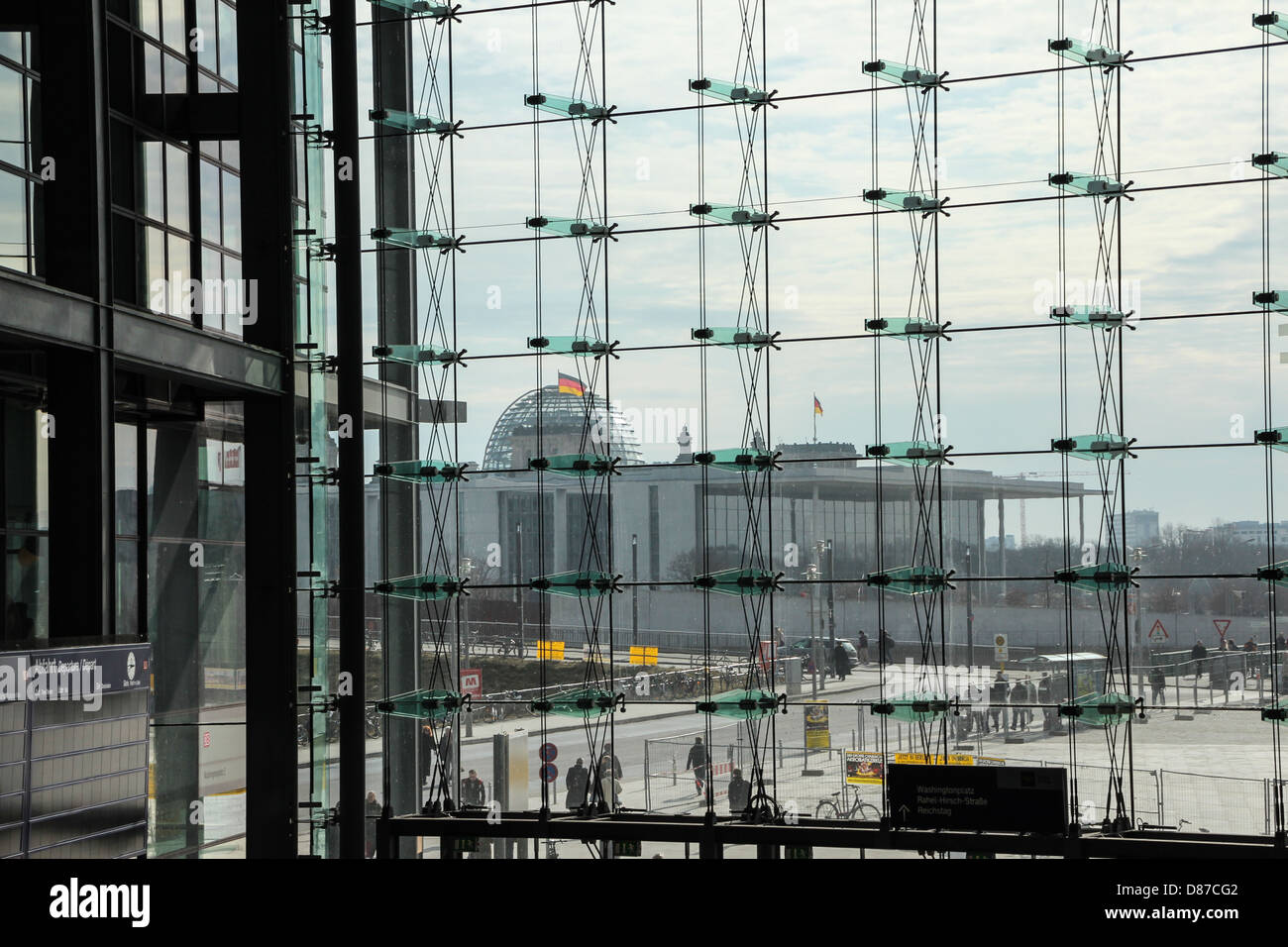 Berlin Hauptbahnhof, inauguré en 2006, est la principale gare de Berlin, Allemagne Banque D'Images