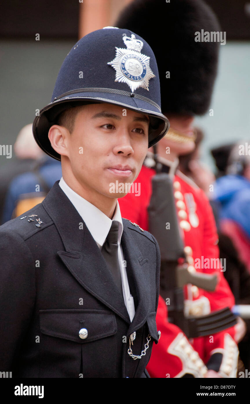 Jeune policier en service à Londres Banque D'Images