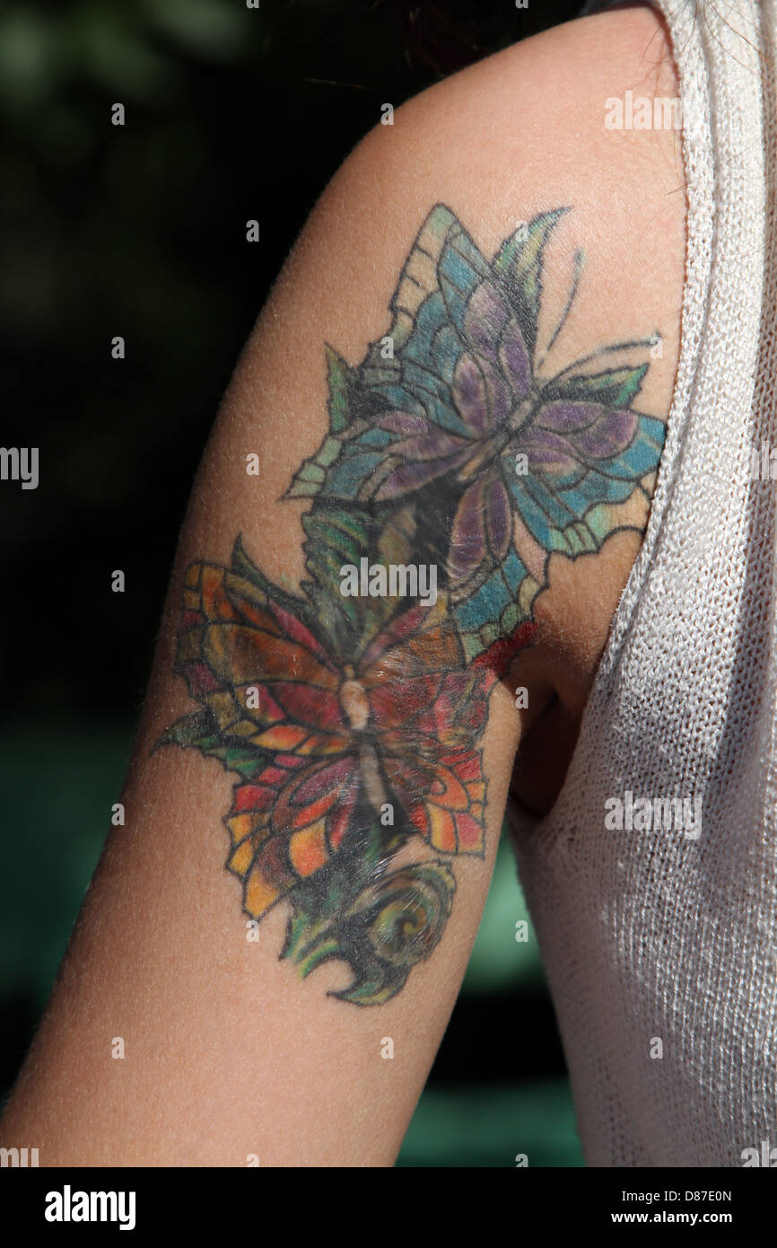 Femme Avec Tatouage Papillon Kharkiv Ukraine 22 Juin 2012