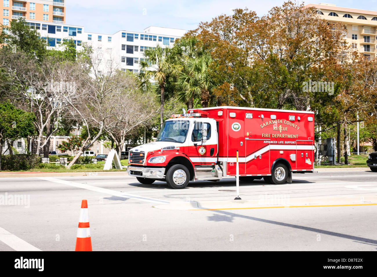 Sarasota Pompiers Ambulance se précipite dans un accident Banque D'Images