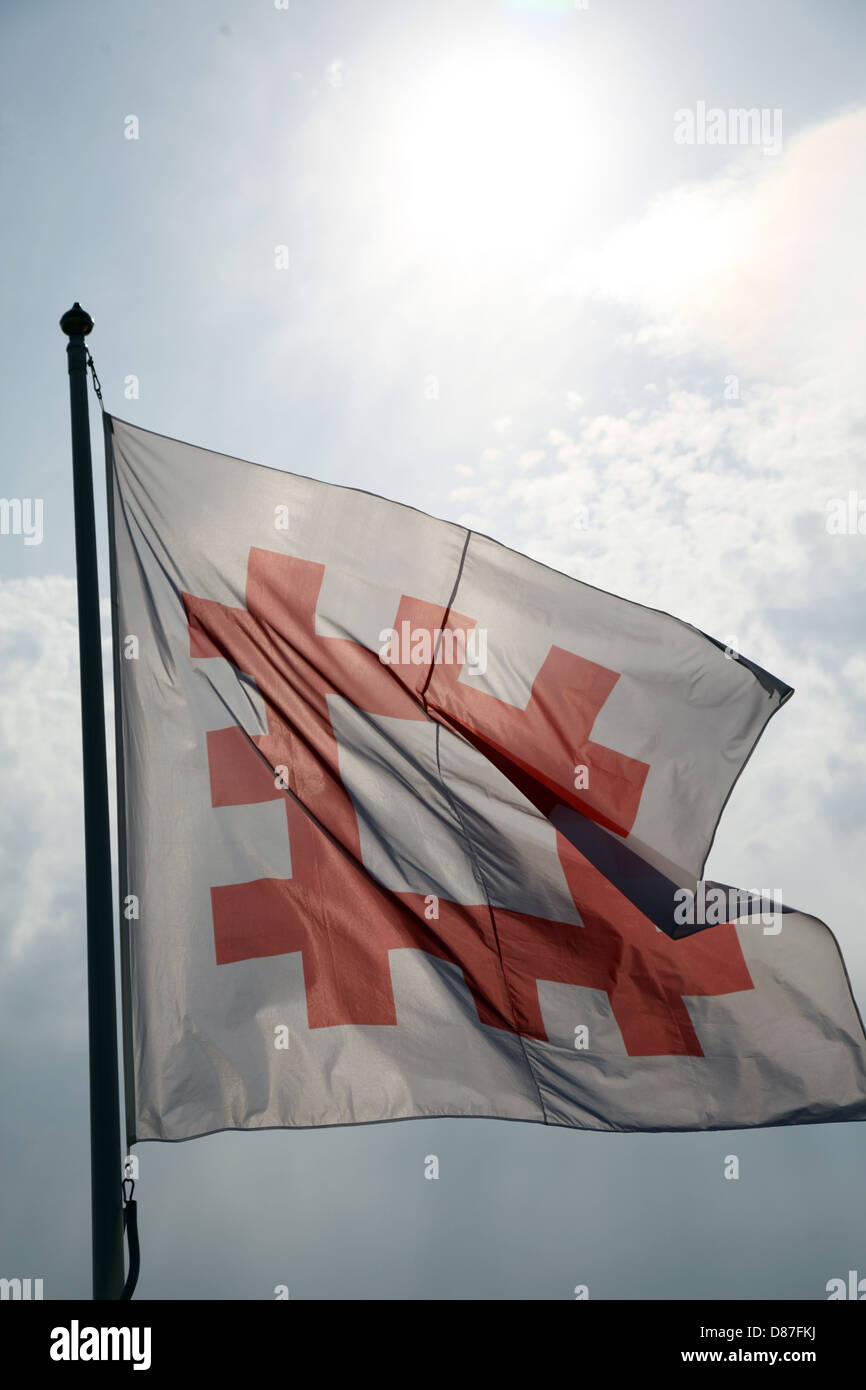 ENGLISH HERITAGE FLAG SCARBOROUGH NORTH YORKSHIRE ANGLETERRE 12 Août 2012 Banque D'Images