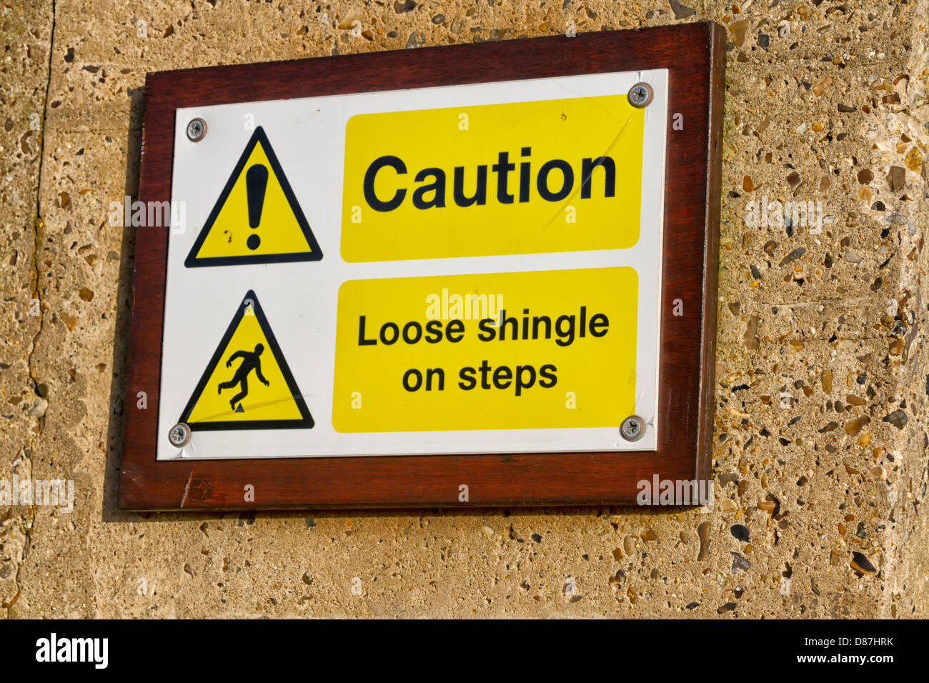 Santé et la sécurité, attention sur les étapes menant à une plage, Aldeburgh, Suffolk, Angleterre Banque D'Images