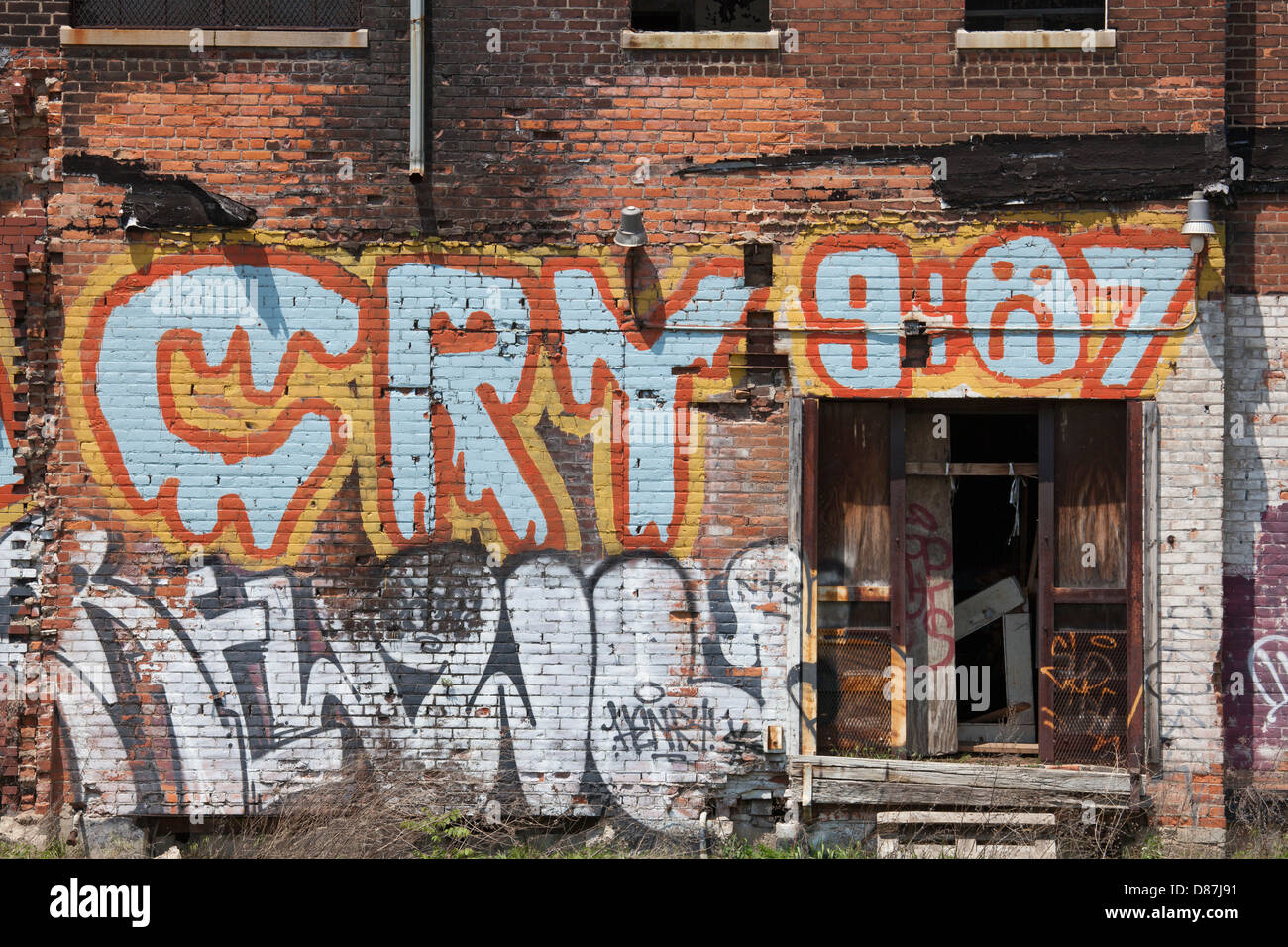 Detroit, Michigan - Graffiti sur le mur d'un bâtiment abandonné. Banque D'Images