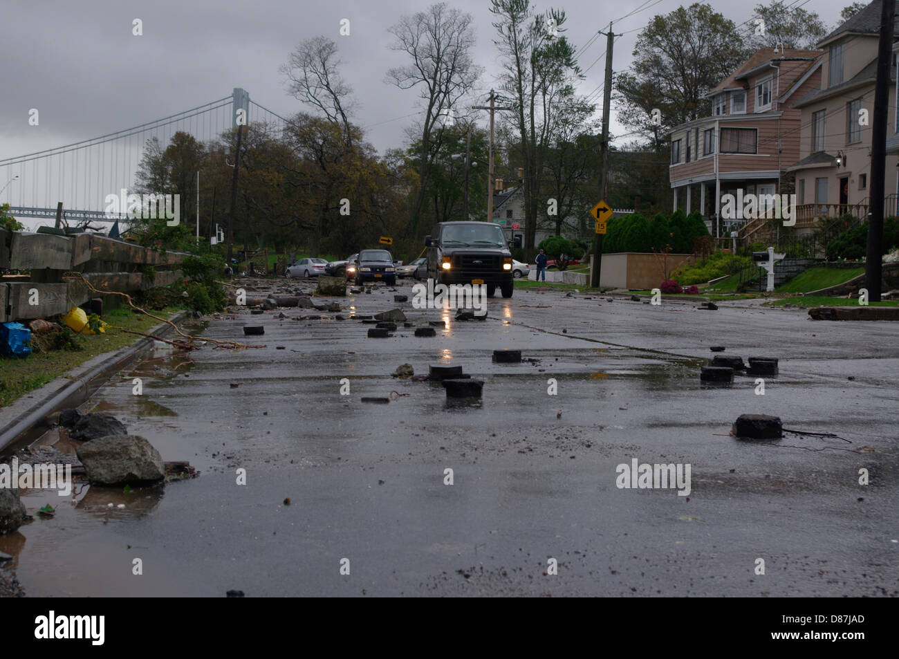 Pierres et pavés lavés en face du déferlement de l'Ouragan Sandy de Rosebank neighborhood S.I., USA 30 Octobre 2012 Banque D'Images