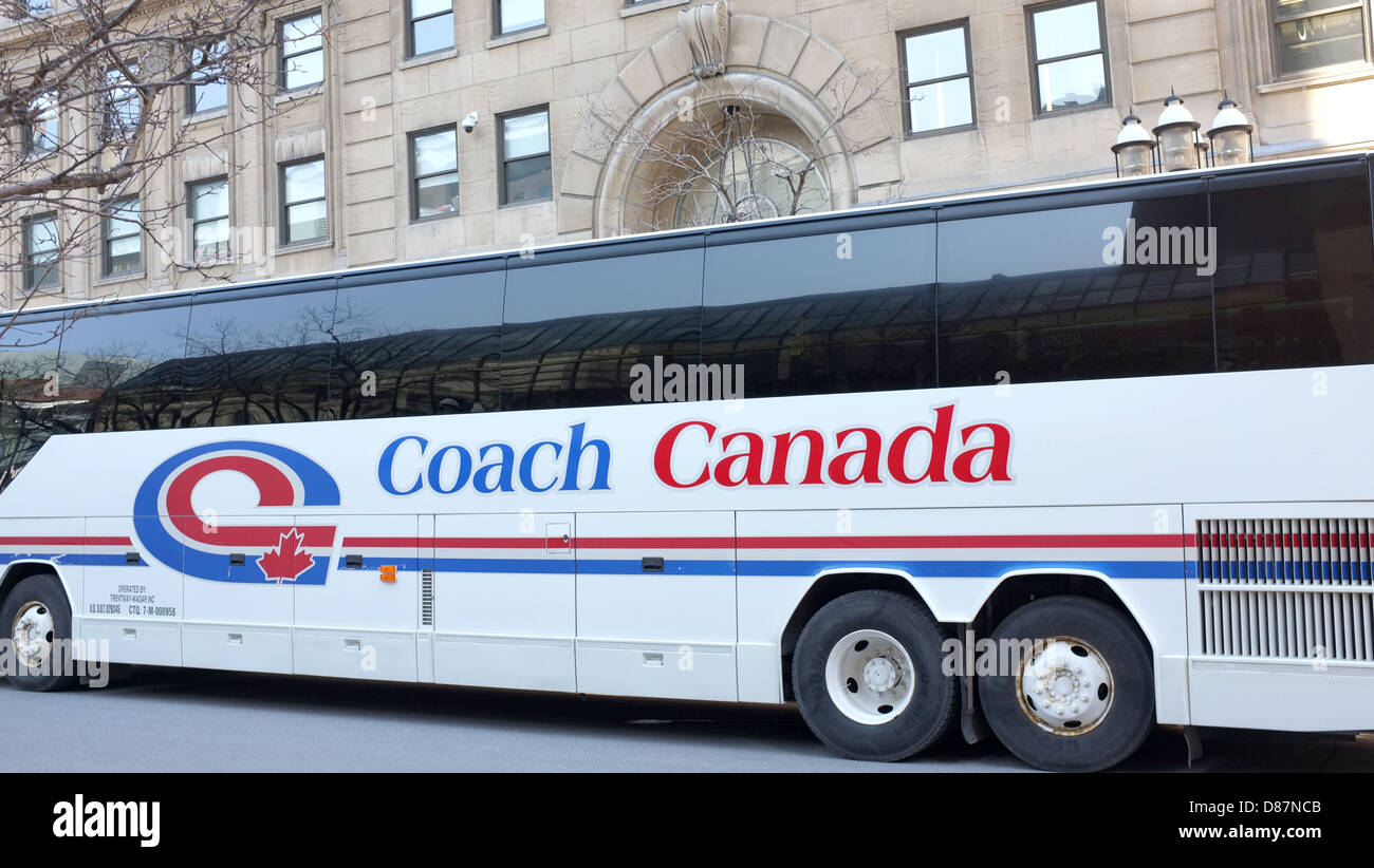 Un bus gar Coach Canada au centre ville de Montr al Qu bec Photo