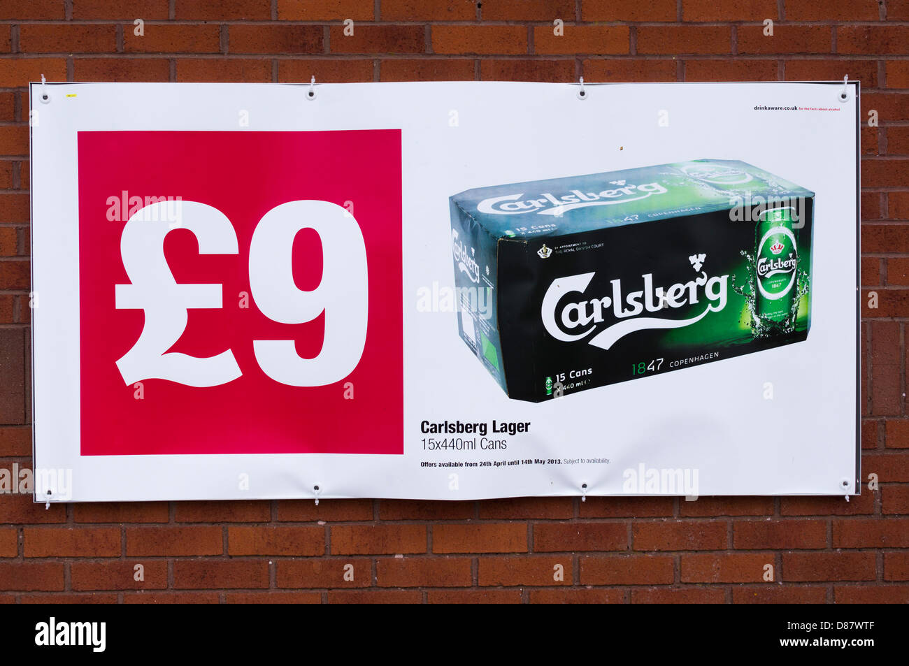 Cheap lager affiche sur une Co-op supermarché, UK Banque D'Images