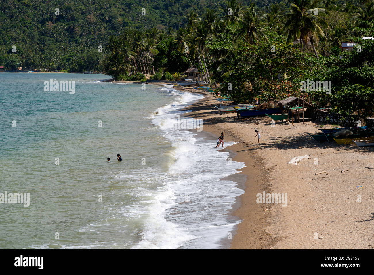 Plage solitaire sur l'île de Mindoro, Philippines Banque D'Images