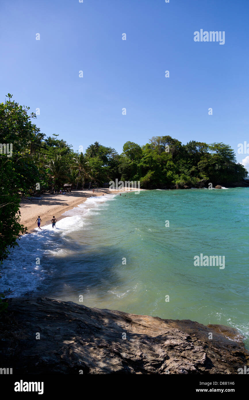 Plage solitaire sur l'île de Mindoro, Philippines Banque D'Images