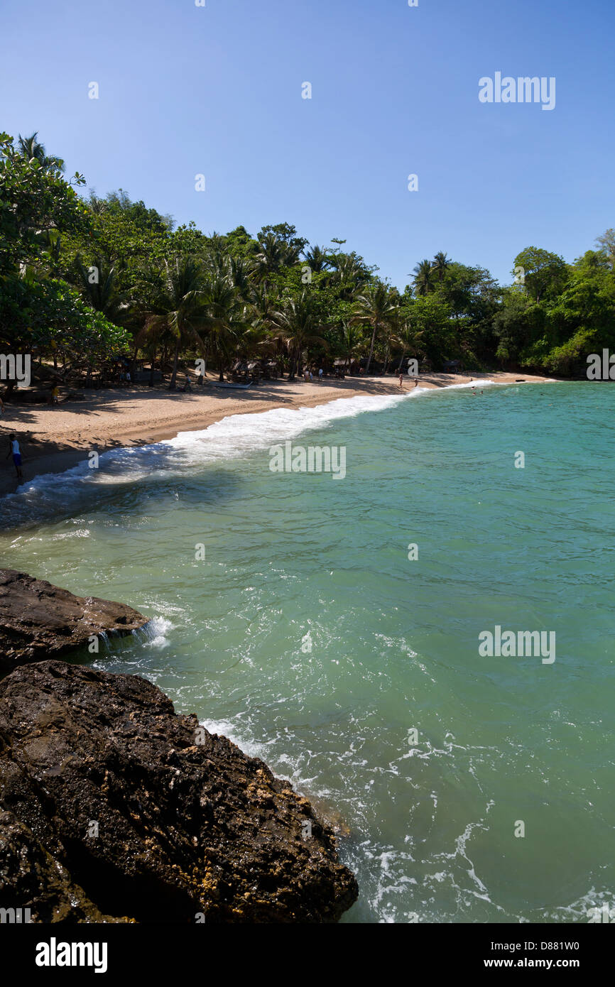 Plage solitaire sur l'île de Mindoro, Philippines Banque D'Images