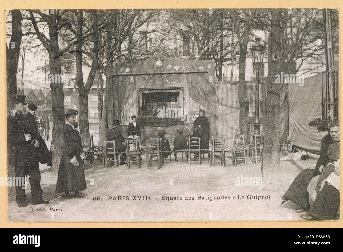 Spectacle de marionnettes Guignol, place des Batignolles, Paris, France Banque D'Images