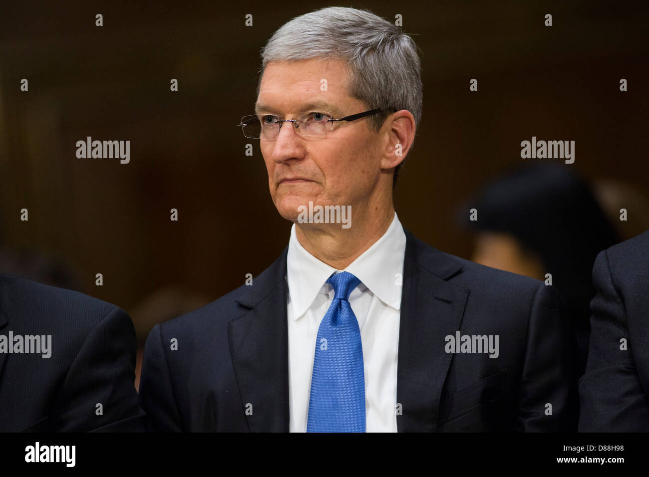 Tim Cook, CEO d'Apple, Inc. témoigne devant la Sous-Commission permanente du Sénat sur les enquêtes sur les pratiques fiscales des entreprises sa Banque D'Images
