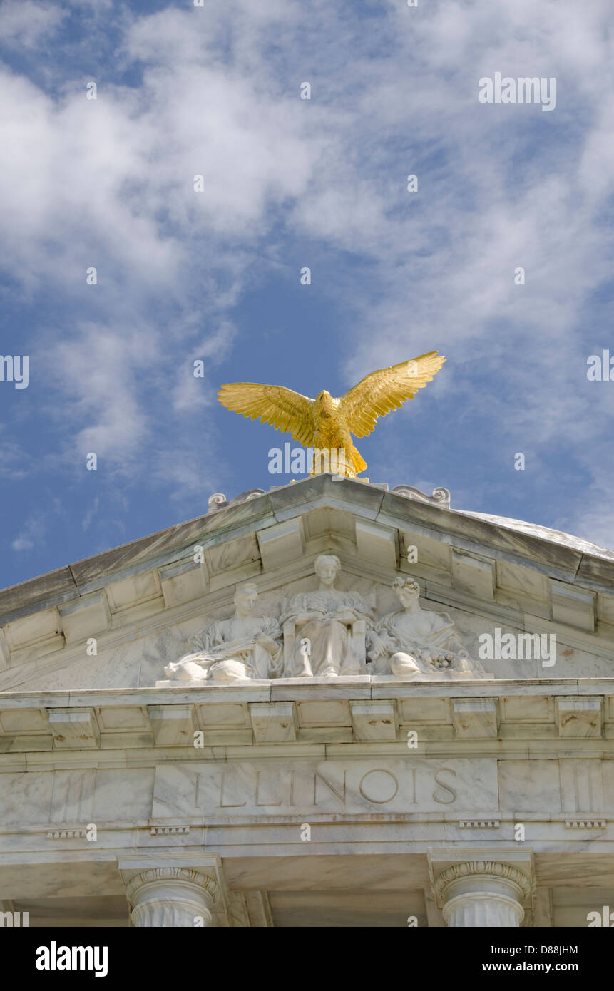 Vicksburg, Mississippi. Vicksburg National Military Park, Illinois Memorial. Détail de toit avec Gold Eagle. Banque D'Images