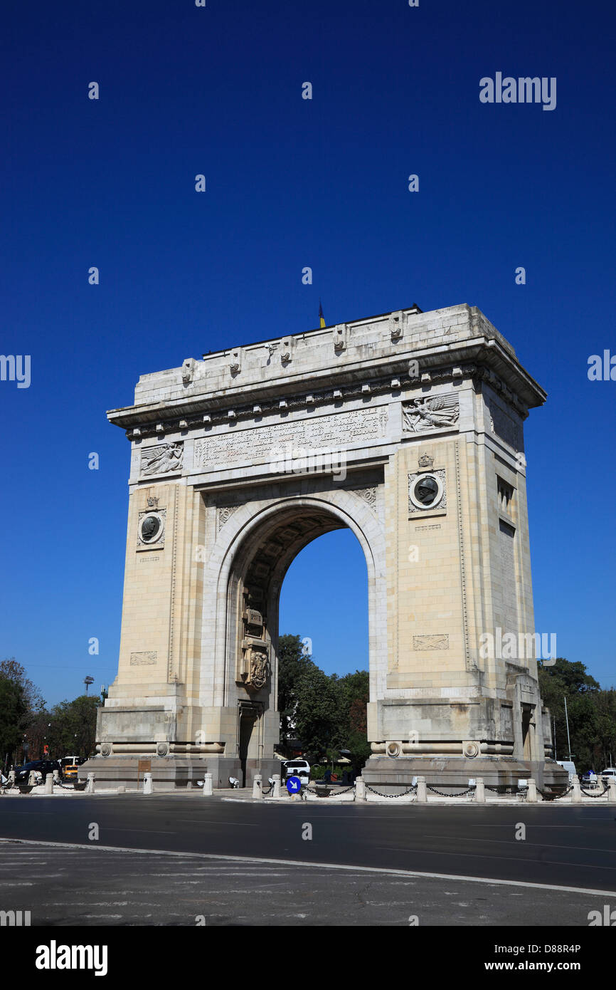 Arcul de Triumf est un arc de triomphe situé dans la partie nord de Bucarest, sur la rue Kiseleff Banque D'Images