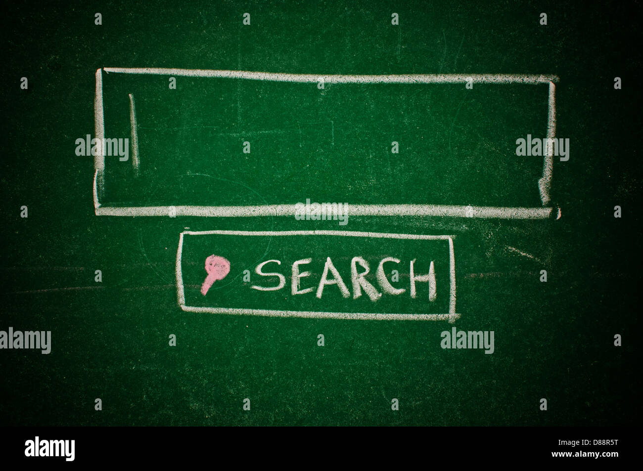 Recherche du navigateur Internet, s'appuyant sur green chalkboard Banque D'Images