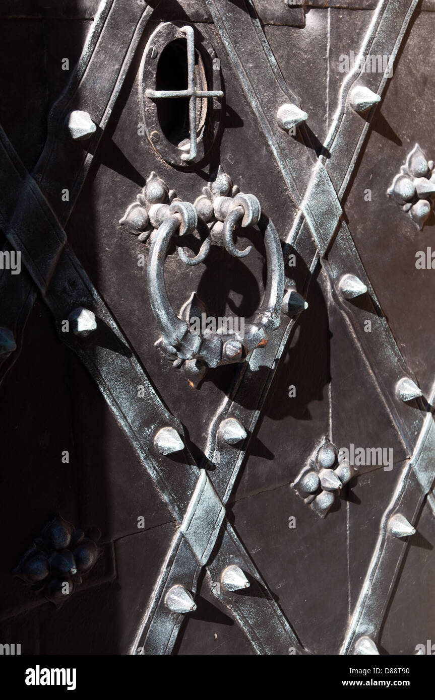 Porte antique martelées à Varsovie Banque D'Images