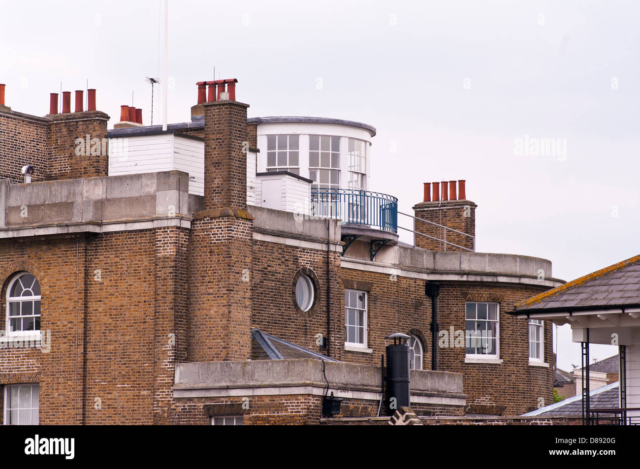 Les maisons en toit plat avec balcon sur le toit Banque D'Images