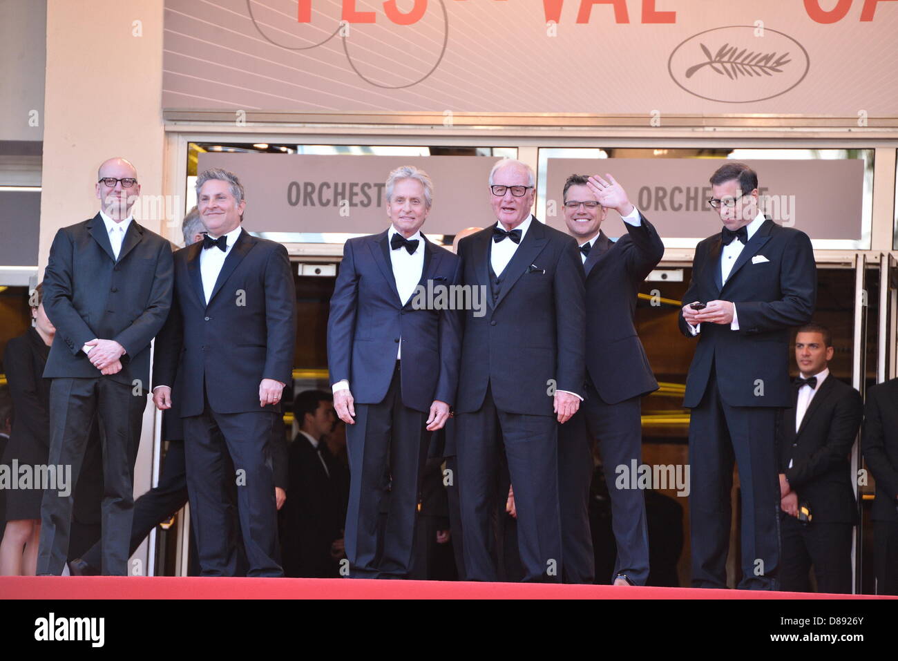 Cannes, France. 21 mai 2013. Réalisateur Steven Soderbergh,écrivain Scott Thorson, l'acteur Michael Douglas, producteur Jerry Weintraub, l'acteur Matt Damon et scénariste Richard LaGravenese assiste à la première de "derrière les candélabres' à la 66e Festival de Cannes. Photo : AFP/Alamy Live News Banque D'Images