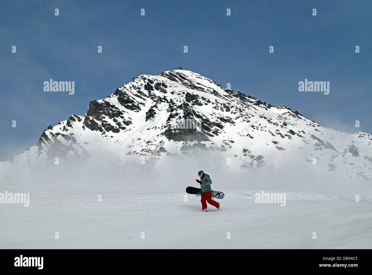 Le surfeur solitaire à Verbier, Suisse Banque D'Images