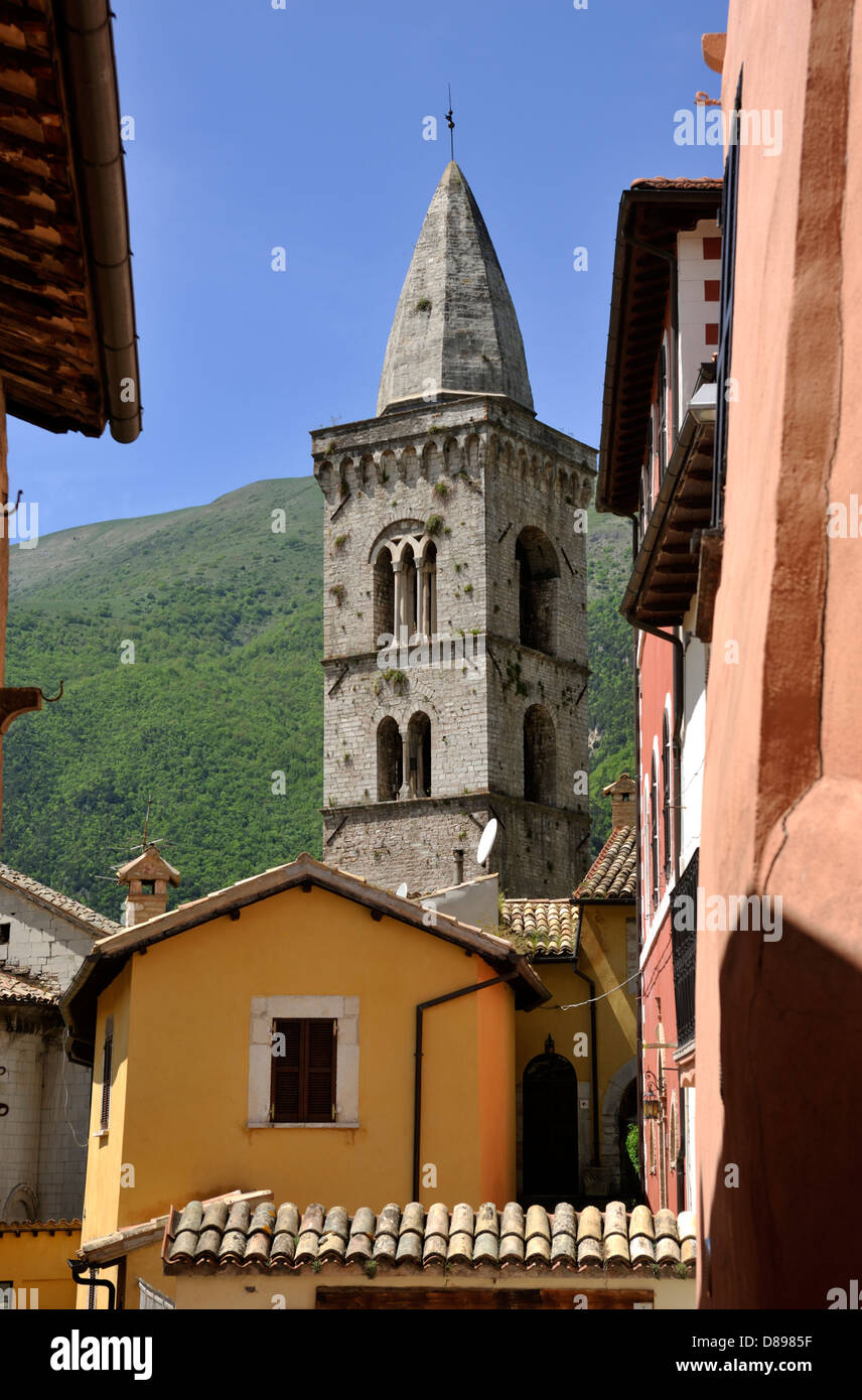 L'Italie, le Marches, Valnerina, Visso, Collegiata di Santa Maria Banque D'Images