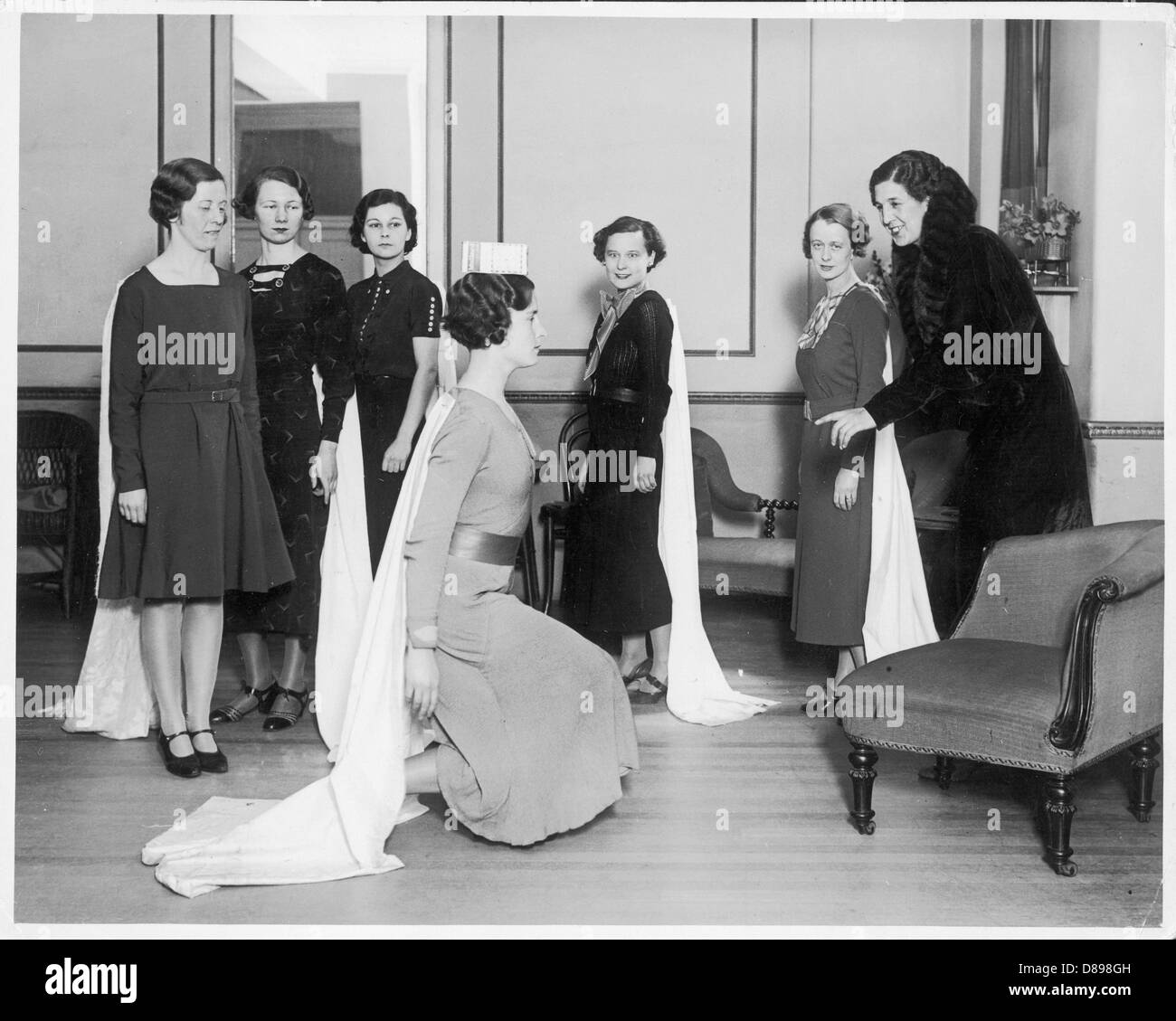 DEBS JOUR FROCKS 1934 Banque D'Images