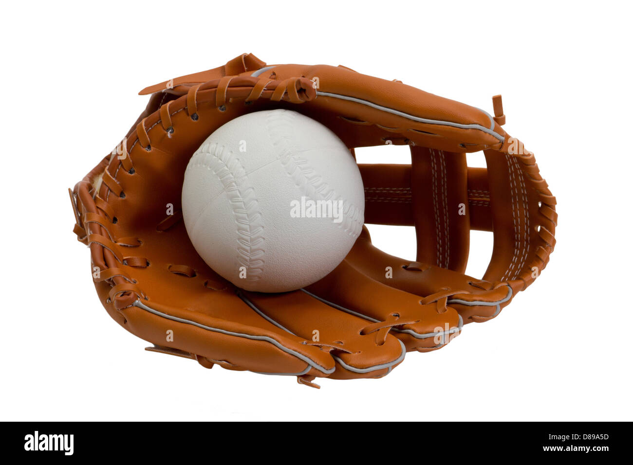 Un nouveau cuir gant de baseball et balle blanche Banque D'Images